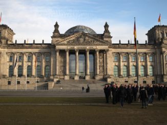 Union macht Ampel für Vertrauensverlust verantwortlich Union macht Ampel für Vertrauensverlust verantwortlich