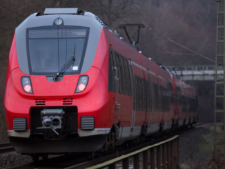 NRW-Verkehrsminister drängt Bund zu Finanzierung von Deutschlandticket NRW-Verkehrsminister drängt Bund zu Finanzierung von Deutschlandticket