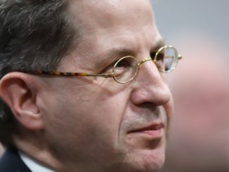 Bundespolitiker fordern schärferes Vorgehen gegen Maaßen Bundespolitiker fordern schärferes Vorgehen gegen Maaßen