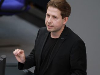 Kühnert geißelt gemeinsame Abstimmung von CDU und FDP mit AfD Kühnert geißelt gemeinsame Abstimmung von CDU und FDP mit AfD
