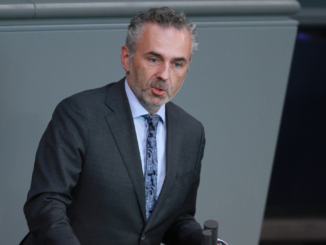 Jarzombek will mehr Initiative gegen Antisemitismus an Schulen