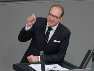 Dobrindt sieht in Haushaltsurteil „gigantische Klatsche“ Dobrindt sieht in Haushaltsurteil „gigantische Klatsche“