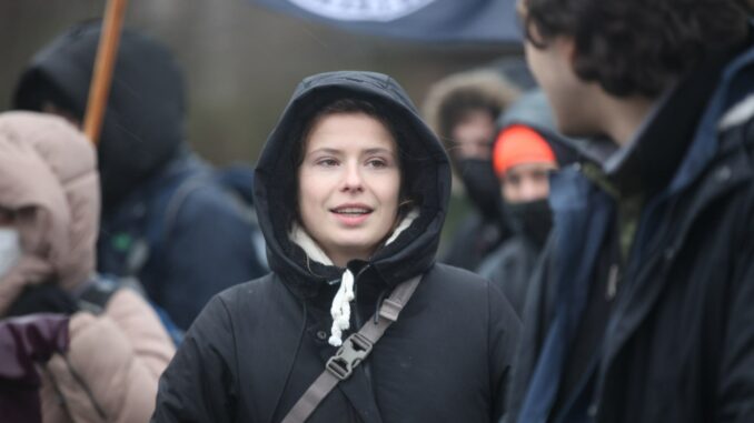 dts_image_17813_dfahdqtegb Luisa Neubauer bei einer Demo bei Lützerath im Januar 2023 (über dts Nachrichtenagentur)