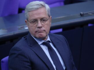 Röttgen kritisiert Scholz` Ukraine-Politik Röttgen kritisiert Scholz` Ukraine-Politik