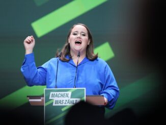 Lang verteidigt Asylkurs der Grünen Lang verteidigt Asylkurs der Grünen