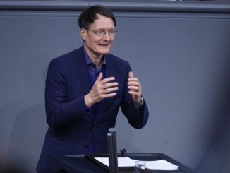 Lauterbach dringt auf telefonische Kinderkrankmeldung für Eltern