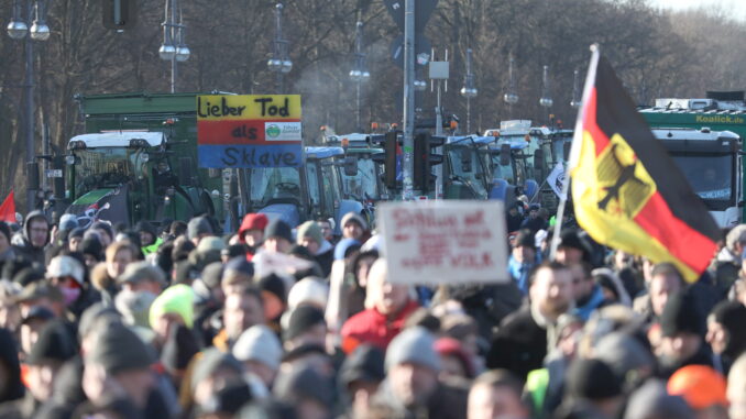dts_image_28656_hekkdrkpnp Bauernproteste am 08.01.2024 (via dts Nachrichtenagentur)