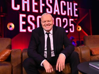„Chefsache ESC 2025“: Stefan Raab lädt zur großen Eurovision-Party – Peter Urban muss absagen „Chefsache ESC 2025“: Stefan Raab lädt zur großen Eurovision-Party – Peter Urban muss absagen
