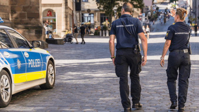 cmg_symbolbilder_ (89) Sicherheitswacht (über Polizei Mittelfranken)