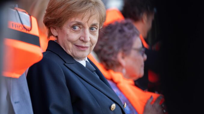 Miss Merkel - Ein Kreuzfahrt-Krimi Angela Merkel (Katharina Thalbach) (über RTL)