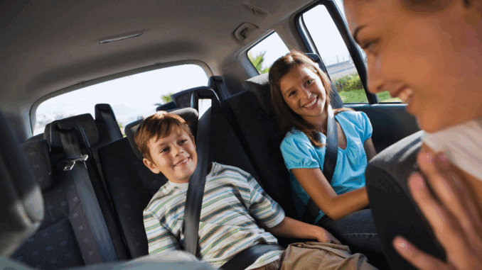cmg_symbolbilder_ - 2025-09-03T112939.663 Kinder im Auto (über Jupiterimages)