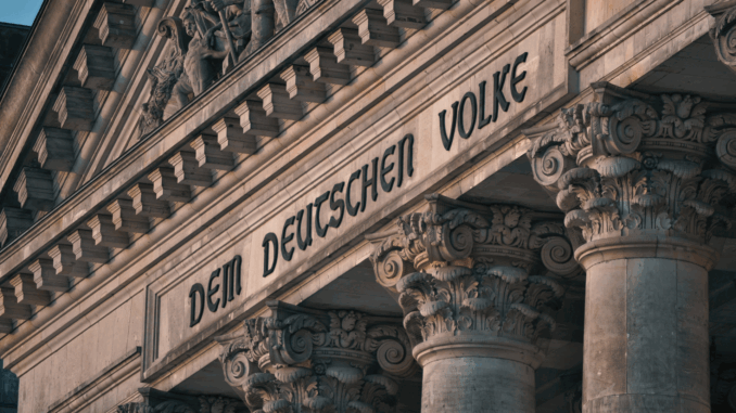 cmg_symbolbilder_ - 2025-09-29T125241.469 Bundestag (über Kamyq)