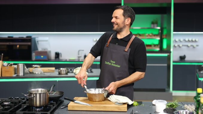 Steffen Henssler ist neuer Coach bei "The Taste" Steffen Henssler (über Joyn /Benedikt Müller)
