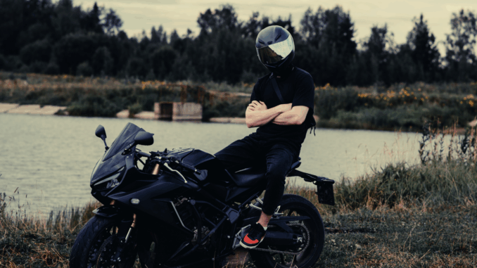 cmg_symbolbilder_ - 2025-10-07T110243.460 Junger "Motorradfahrer" (über Evtyshok)