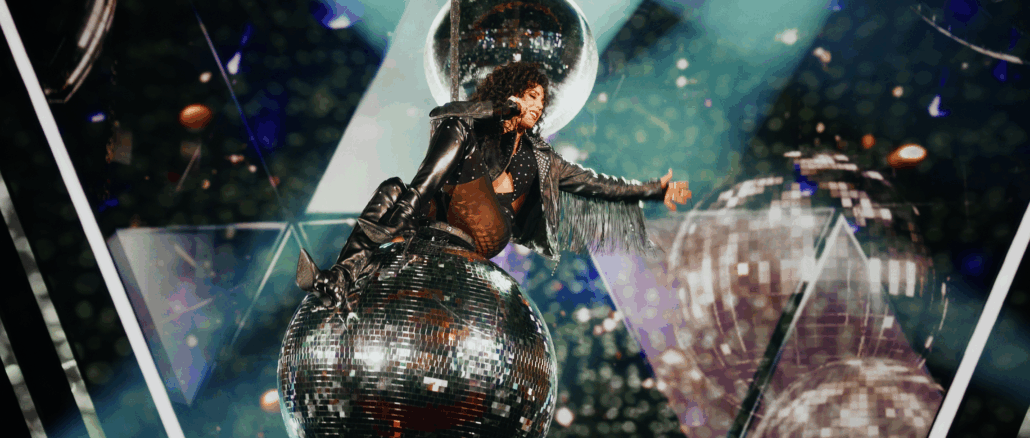 Sophie Berner trifft Cher: Emotionaler Auftakt für „DIE CHER SHOW“ – und ein Segen von der Pop-Ikone persönlich