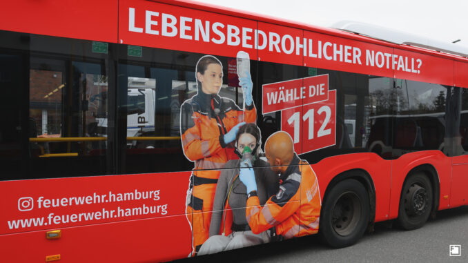 Hamburg setzt auf Aufklärung: Kampagnenbus wirbt für die richtige Notrufnummer