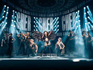 „Die Cher Show“ in Nürnberg: Glanzvolle Musicalreise mit Witz, Tempo und starken Hauptdarstellerinnen