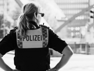 Niedersachsen: Macht ohne Namen: Warum sich die Polizei gegen jede Form von Kennzeichnung wehrt