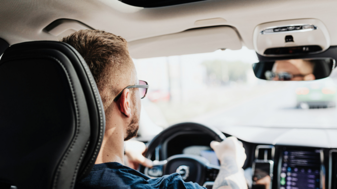 „Günstiger Führerschein“ verfehlt Wirkung: Fahrschulen melden massive Einbrüche