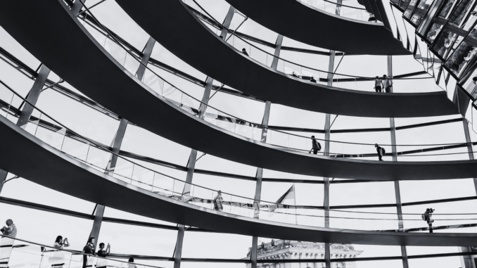 Deutschlands Bevölkerung schrumpft erstmals seit Jahren – Geburtendefizit wächst, Zuwanderung reicht 2025 nicht mehr aus