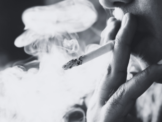 Neujahrsvorsätze mit kurzer Halbwertszeit: Warum viele beim Rauchstopp scheitern