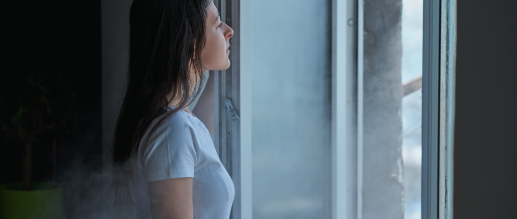 „House Burping“ im Trend: Warum Stoßlüften im Winter entscheidend bleibt