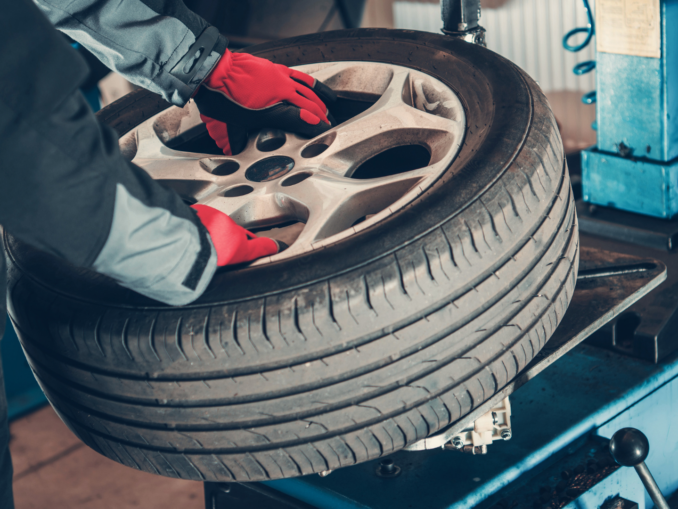 Reifenwechsel im Frühling: Wann Sommerreifen sinnvoll sind – und worauf es dabei ankommt