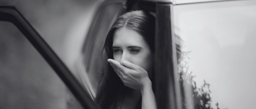 Reiseübelkeit im Auto: Ursachen, Soforthilfe und Tipps für eine lange Reise