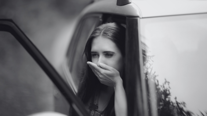 Reiseübelkeit im Auto: Ursachen, Soforthilfe und Tipps für eine lange Reise