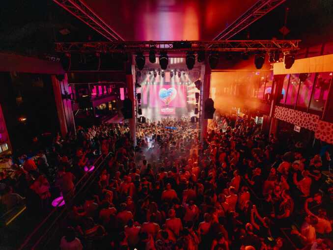 ESC-Donnerstag in Wien: Folk-Frühschoppen, Stars im Museum und Euro-Karneval im Prater