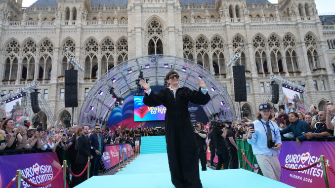 ESC 2026 eröffnet: 35 Delegationen auf dem Turquoise Carpet in Wien
