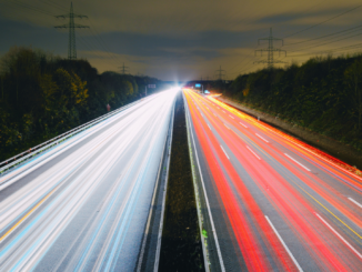 Stau auf der Autobahn: Was Autofahrer über Rettungsgasse, Standstreifen und Co. wissen sollten